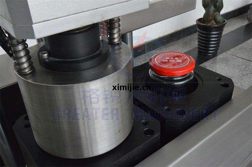 半(ban)自(zi)動(dong)真(zhen)空旋(xuan)蓋機